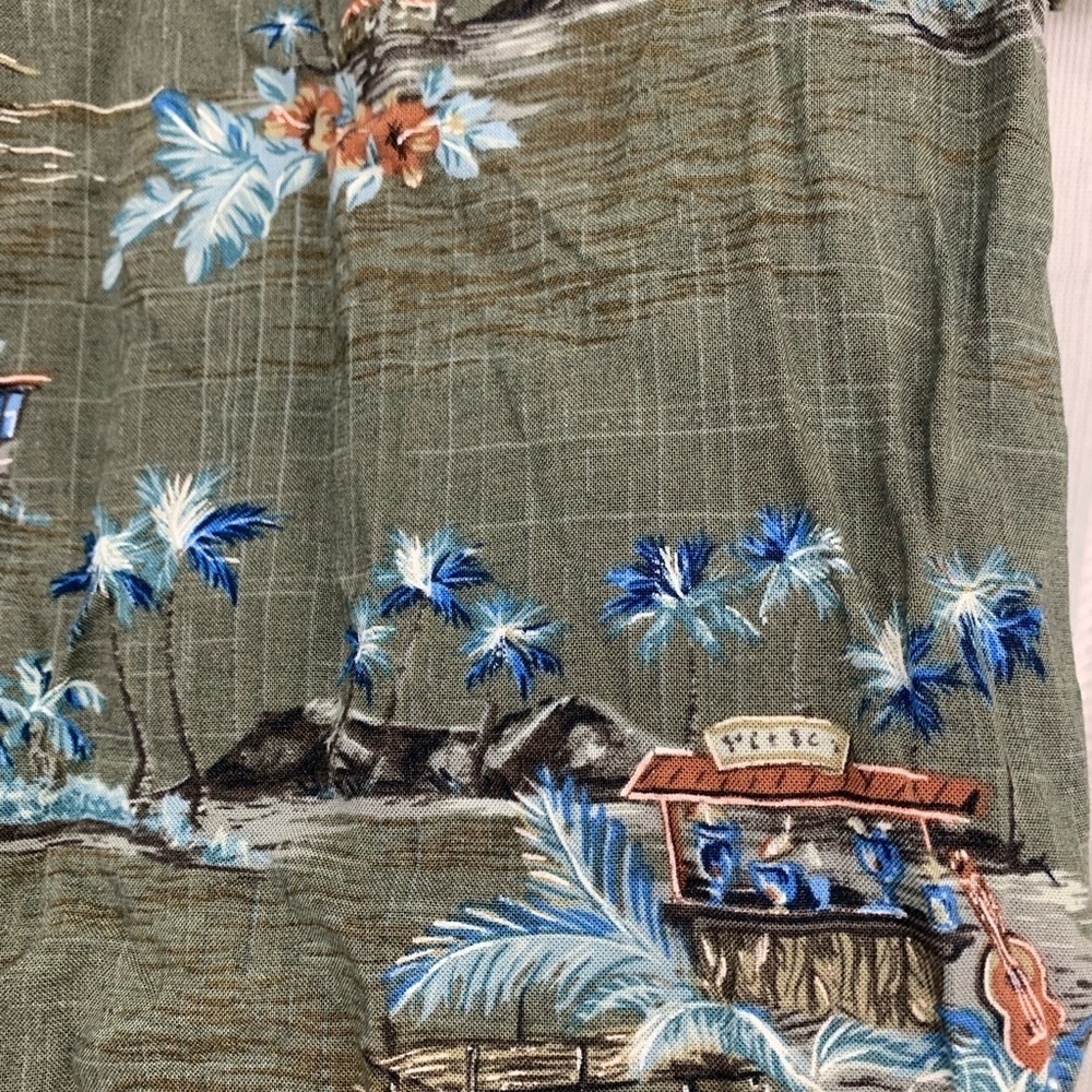 Batik Bay Hawaiian Island Style Button Down Short Sleeve Shirt Size S - EUC - Picture 2 of 8